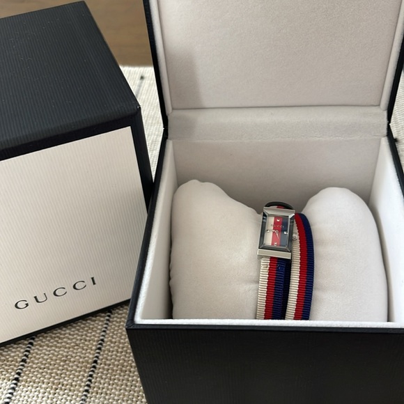 Gucci Stainless Steel Nylon 14mm Web G-Frame Double Wrap Quartz
Watch - Picture 4 of 6